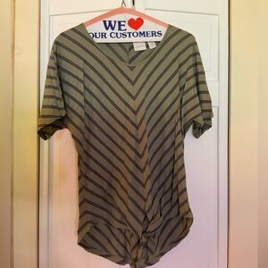 ❌FINAL PRICE❌ Chicos Army Green Chevron Batwing Top